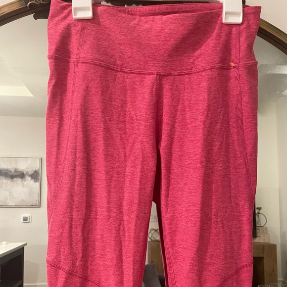 Outdoor Voices 3/4 warm up leggings in flamingo pink. Size small - Picture 12 of 13